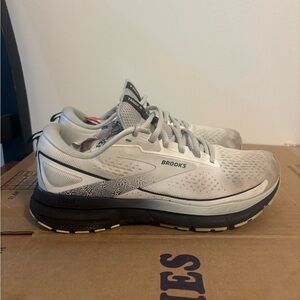 Brooks 'Trace 3' Sneaker, Women's Size 9-Wide, 1204011D191